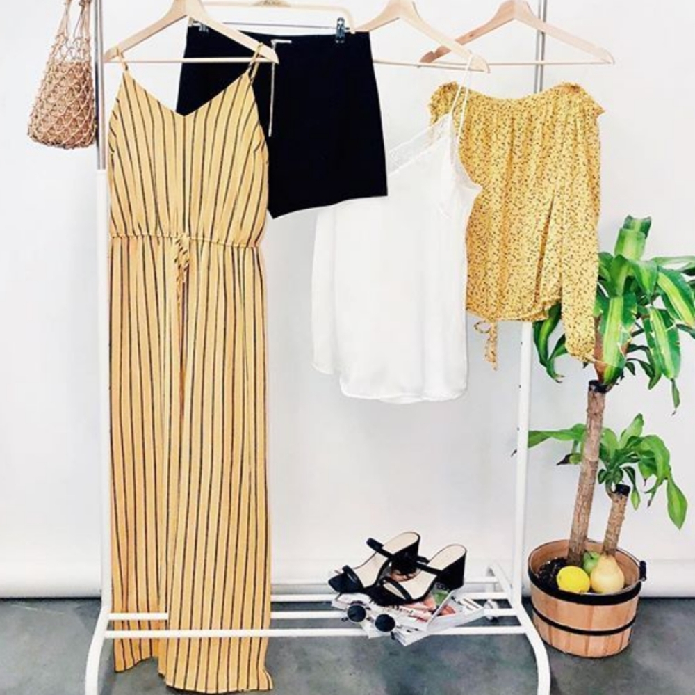 Trendy Mystery Bundle Reseller Box - Picture 4 of 10